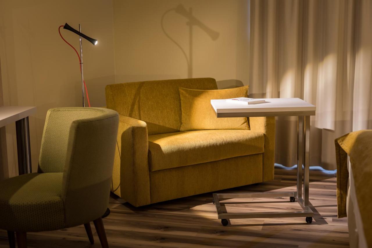 First Inn Hotel Zwickau Buitenkant foto
