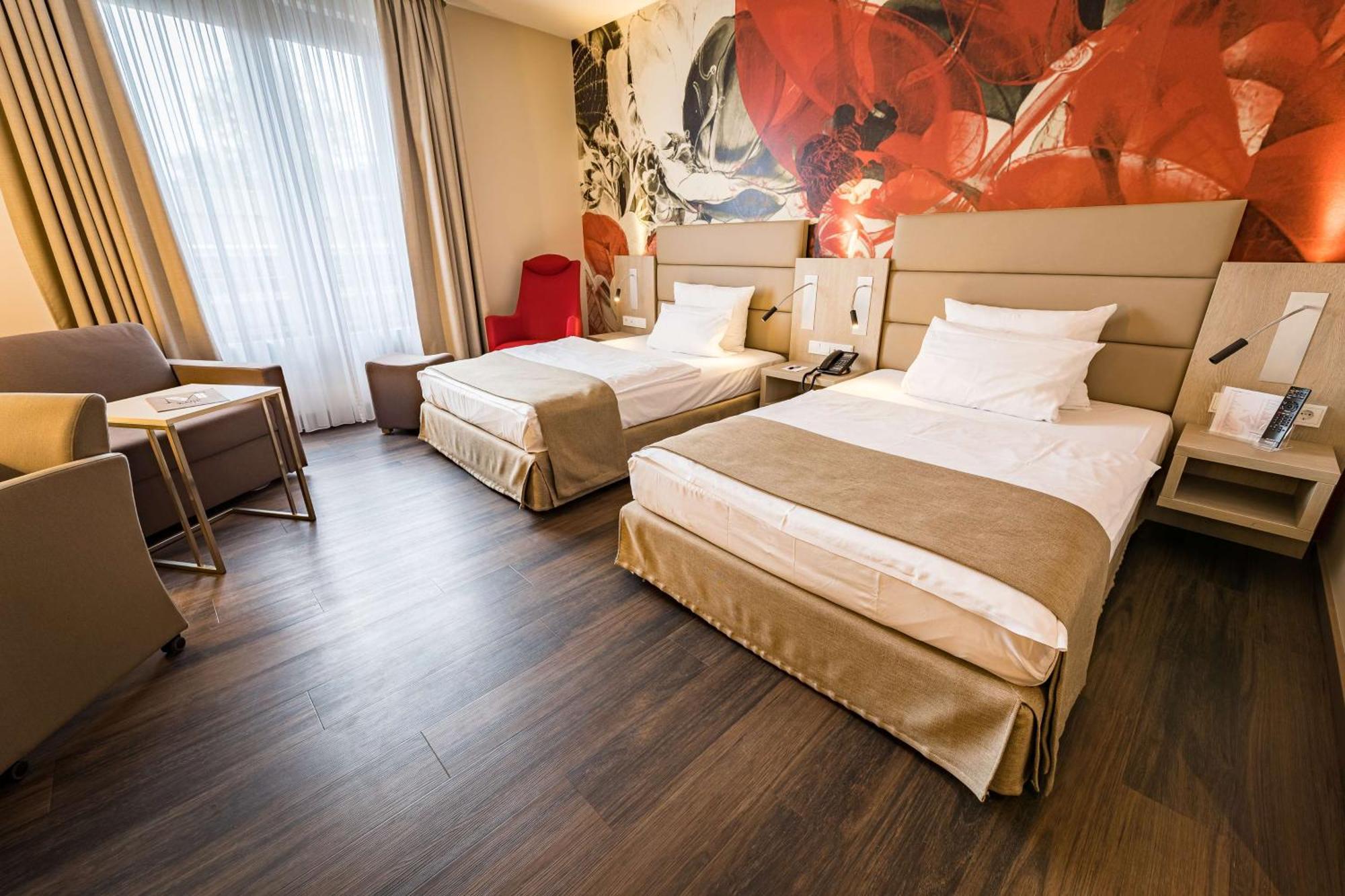First Inn Hotel Zwickau Buitenkant foto