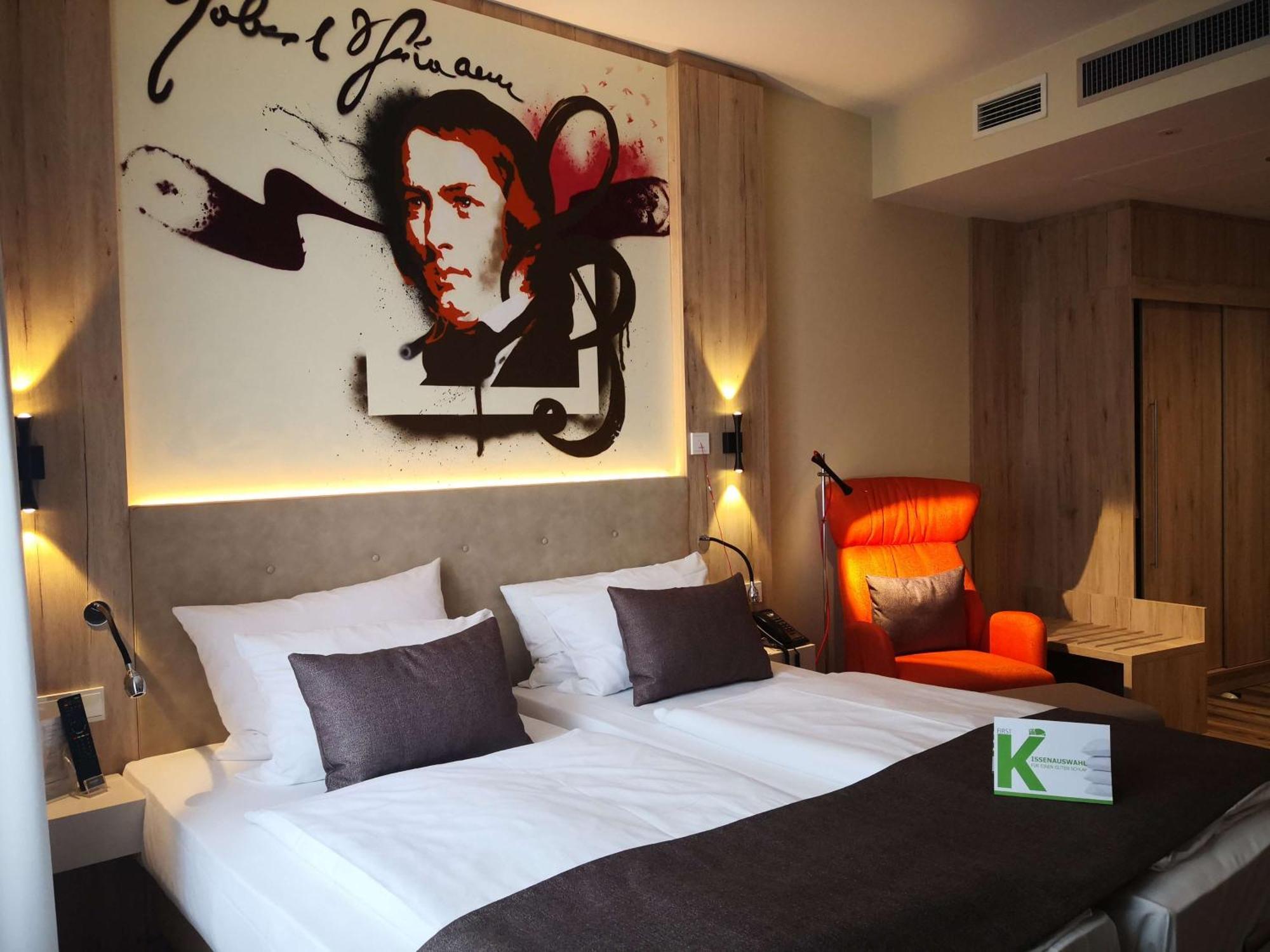 First Inn Hotel Zwickau Buitenkant foto