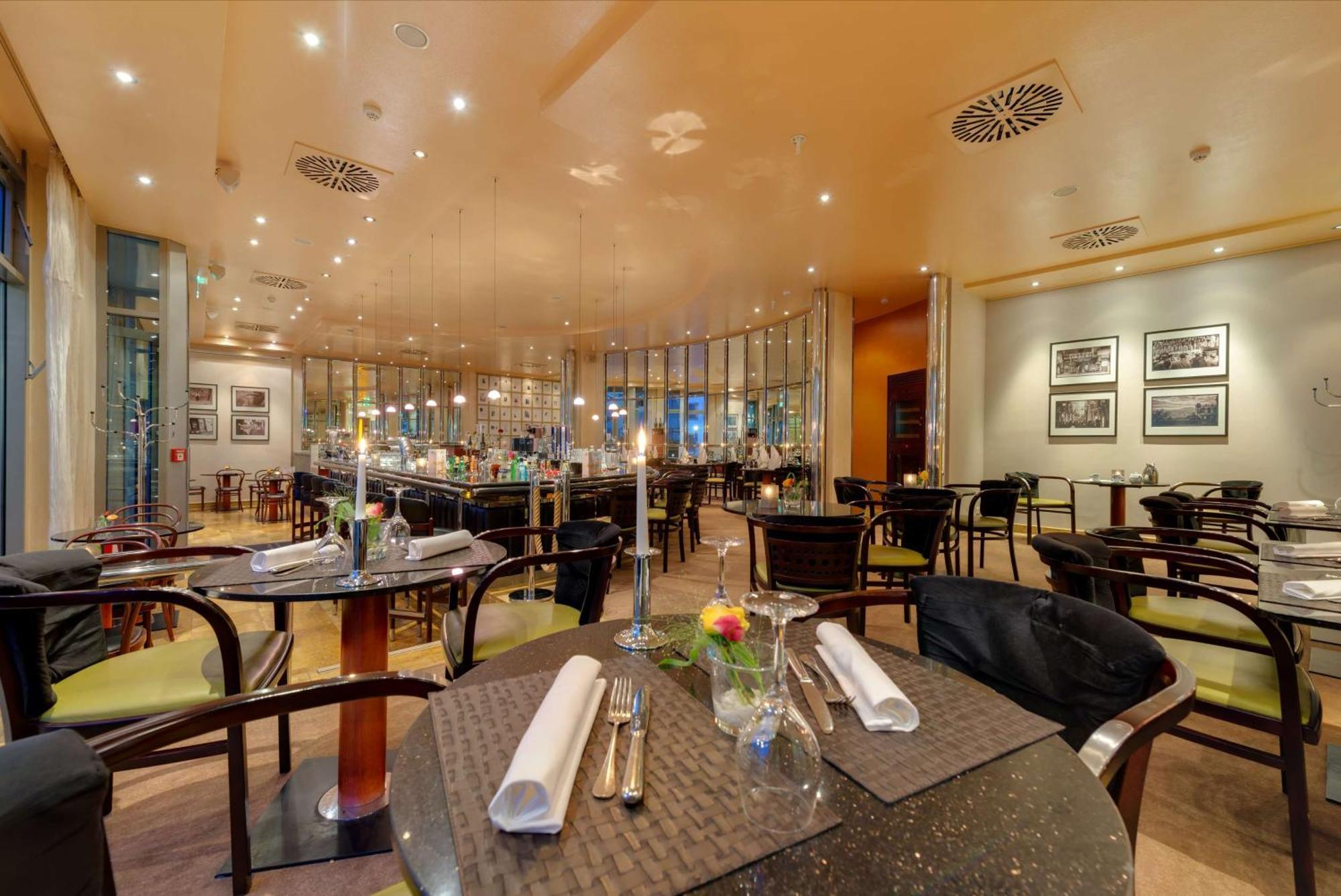 First Inn Hotel Zwickau Buitenkant foto