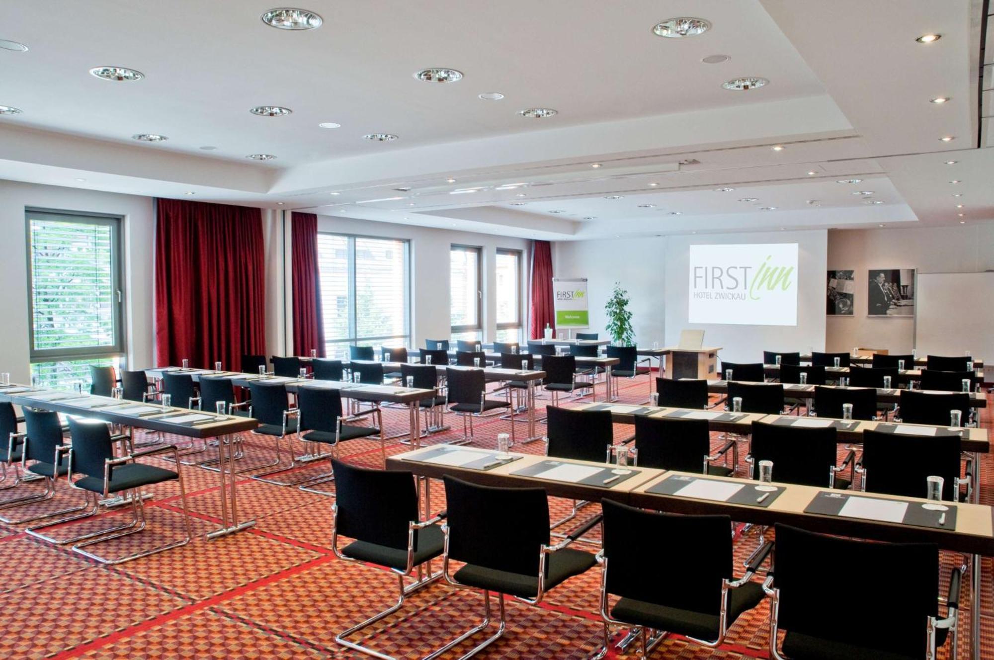 First Inn Hotel Zwickau Buitenkant foto