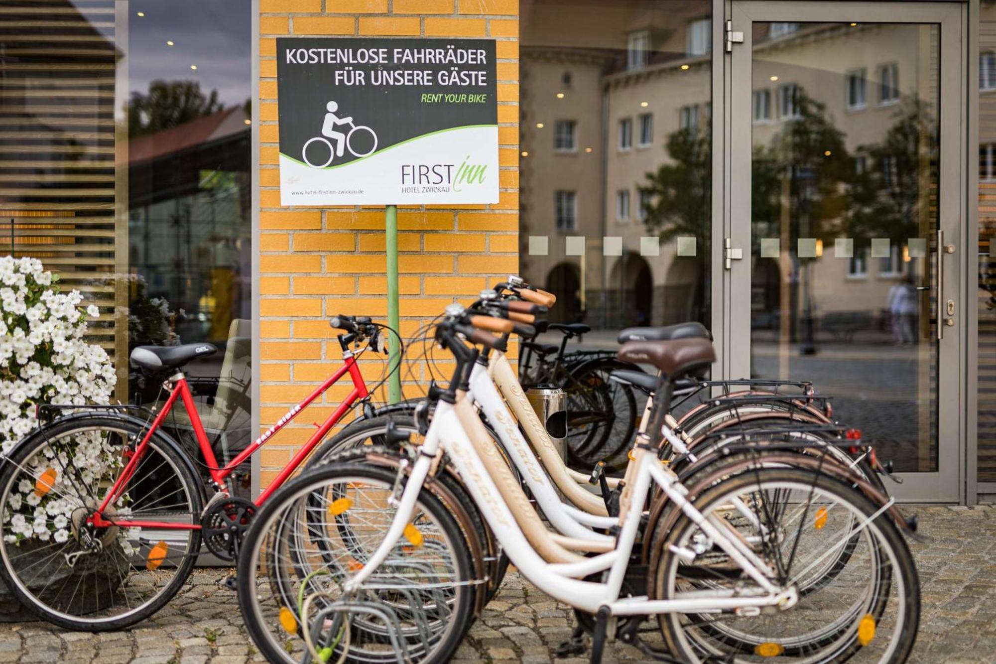 First Inn Hotel Zwickau Buitenkant foto
